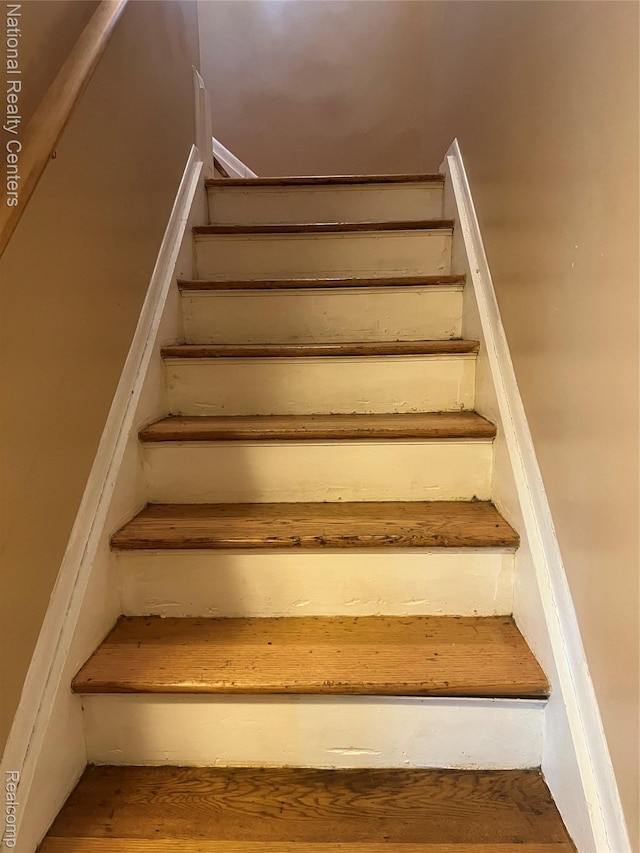 20120 N Covington Pkwy, Southfield, MI 48221 - view of stairway