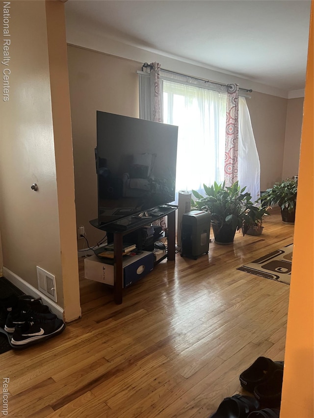 20120 N Covington Pkwy, Southfield, MI 48221 - living room featuring wood finished floors and crown molding