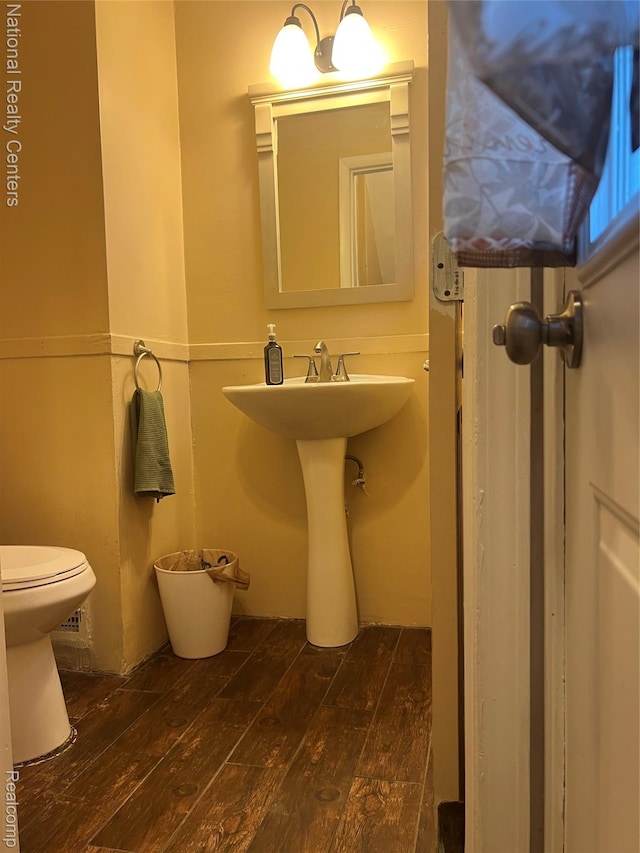 20120 N Covington Pkwy, Southfield, MI 48221 - bathroom with hardwood / wood-style flooring and toilet