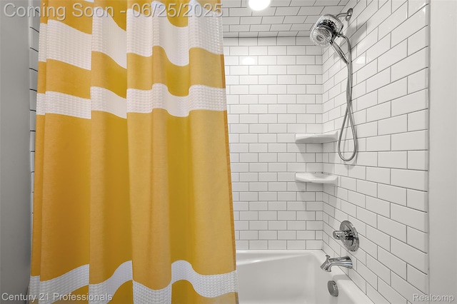 7340 Deer Lake Rd, Clarkston, MI 48346 - full bathroom with shower / tub combo with curtain