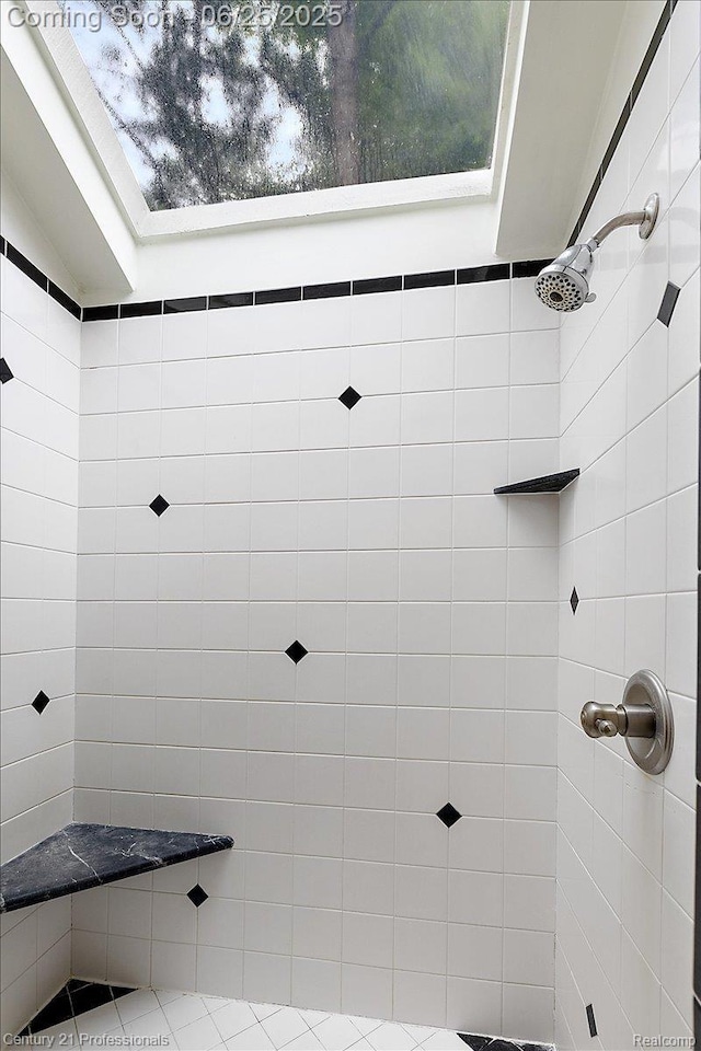 7340 Deer Lake Rd, Clarkston, MI 48346 - full bath with tiled shower