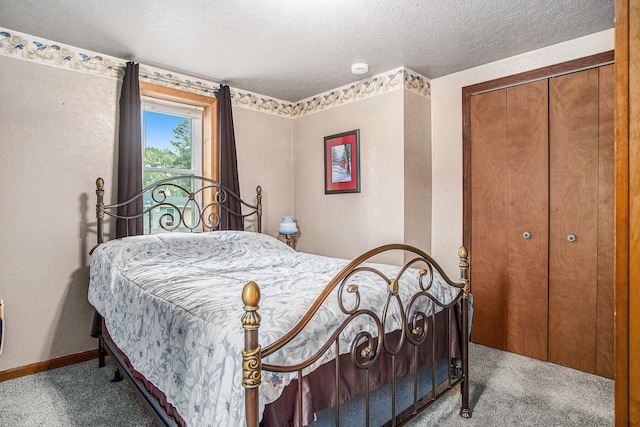 8150 B Dr N, Battle Creek, MI 49014 - carpeted bedroom featuring a closet and a textured ceiling