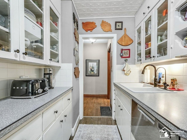 2252 W Temperance Rd, Temperance, MI 48182 - bar with dark wood finished floors, tasteful backsplash, and dishwasher