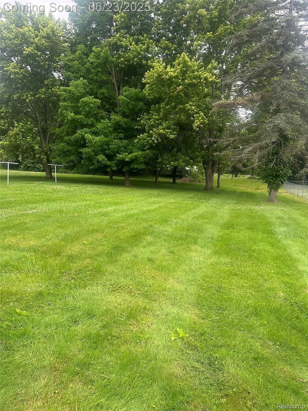1106 S Vassar Rd, Burton, MI 48509 - view of green lawn