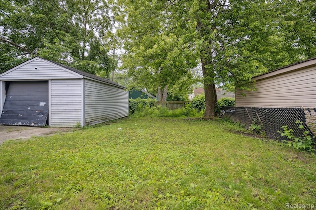 25895 Annapolis St, Dearborn Heights, MI 48125 - view of yard featuring a garage, an outdoor structure, and driveway