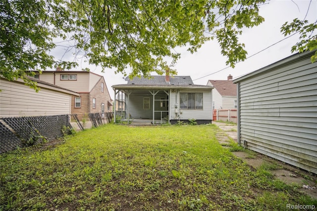 25895 Annapolis St, Dearborn Heights, MI 48125 - back of house with a fenced backyard