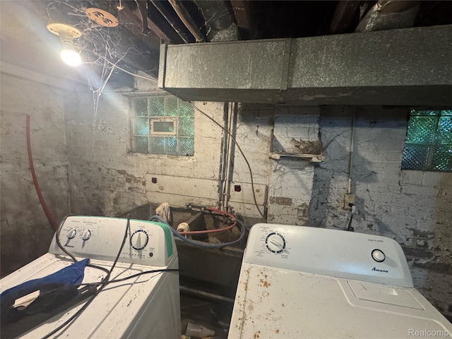 11343 Belleterre St, Detroit, MI 48204 - laundry room with washer / clothes dryer