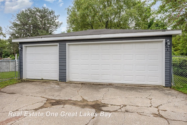4185 Shattuck Rd, Saginaw, MI 48603 - view of detached garage