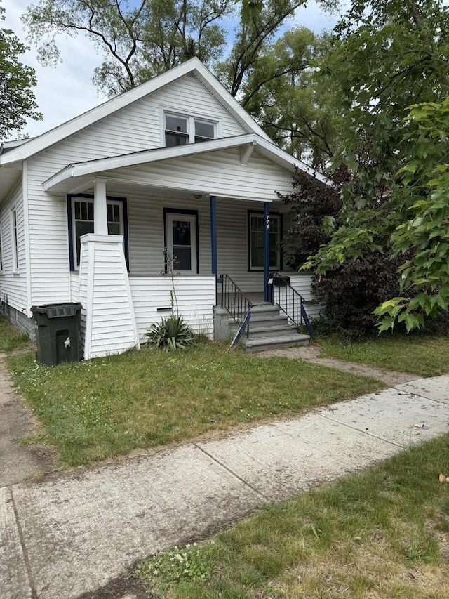 774 Amity Ave, Muskegon, MI 49442 - bungalow-style home with a porch