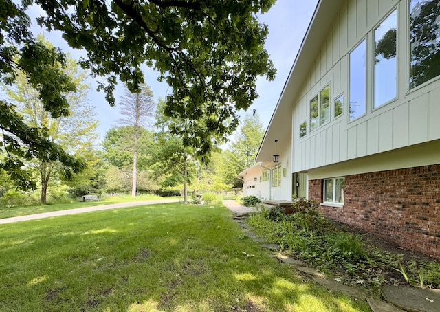 2277 W Huron River Dr, Ann Arbor, MI 48103 - view of grassy yard