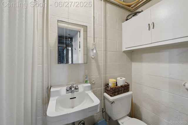 15501 Turner, Lansing, MI 48906 - bathroom featuring curtained shower