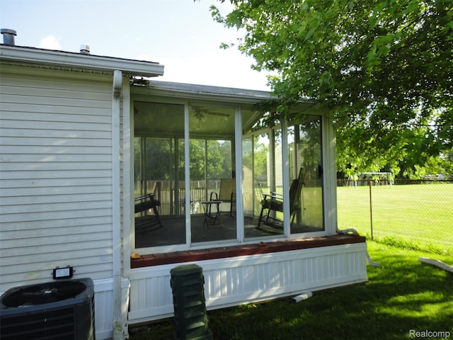 453 Glencoe Dr, Temperance, MI 48182 - exterior space