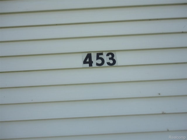 453 Glencoe Dr, Temperance, MI 48182 - exterior view