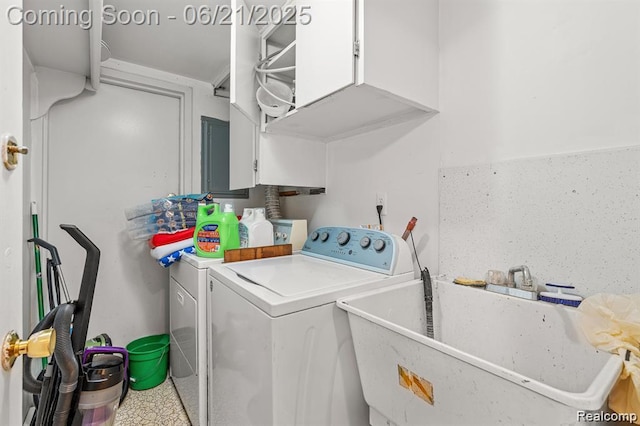 29636 City Center Dr, Warren, MI 48093 - laundry area featuring washing machine and clothes dryer