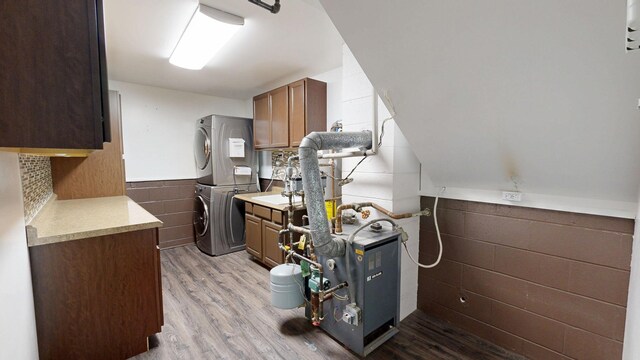 11427 Colonial Woods Dr, Clio, MI 48420 - utilities featuring stacked washer / dryer and a heating unit