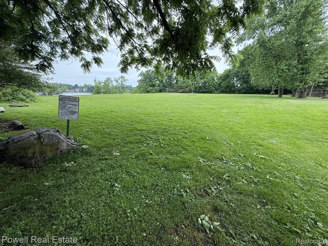 2326 Silver Cir, Pontiac, MI 48328 - view of grassy yard