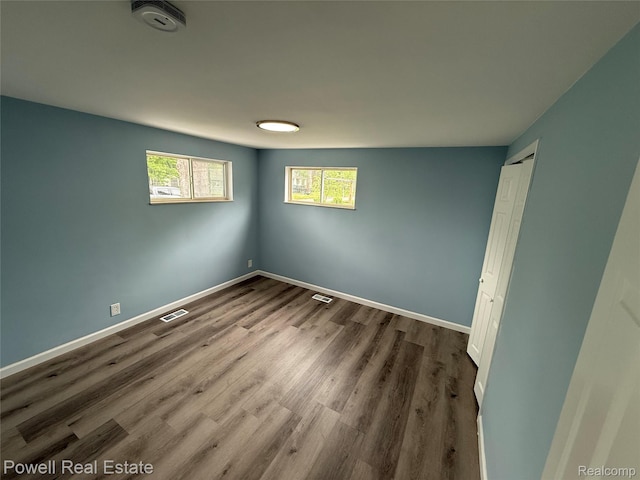 2326 Silver Cir, Pontiac, MI 48328 - unfurnished room featuring wood finished floors and a smoke detector