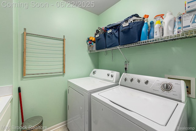 417 James Cir, Royal Oak, MI 48067 - laundry room featuring washer and clothes dryer