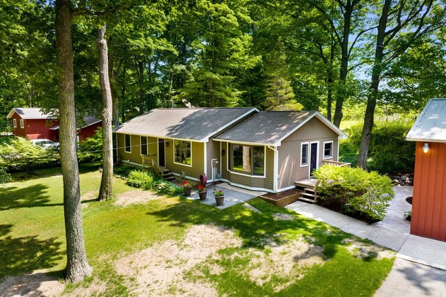 12310 E Lovers Ln, Suttons Bay, MI 49682