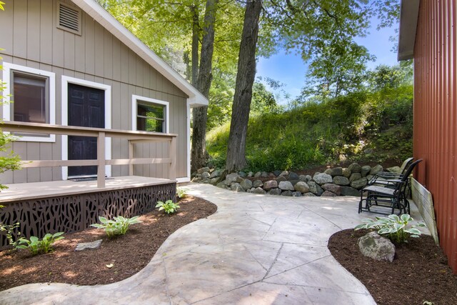 12310 E Lovers Ln, Suttons Bay, MI 49682