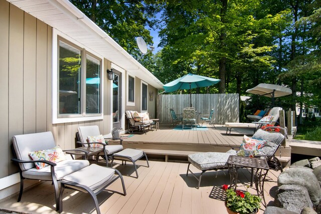 12310 E Lovers Ln, Suttons Bay, MI 49682