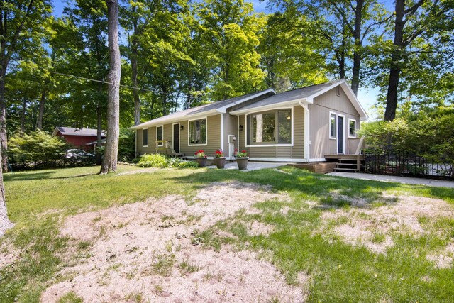 12310 E Lovers Ln, Suttons Bay, MI 49682