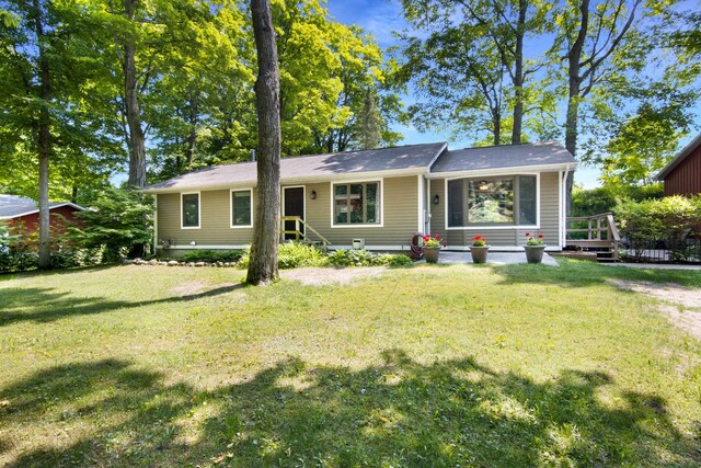 12310 E Lovers Ln, Suttons Bay, MI 49682