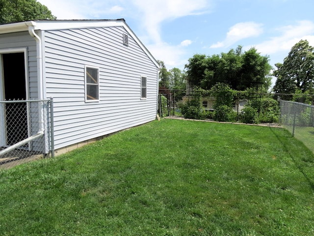 1513 Joy Ave, Jackson, MI 49203 - view of yard
