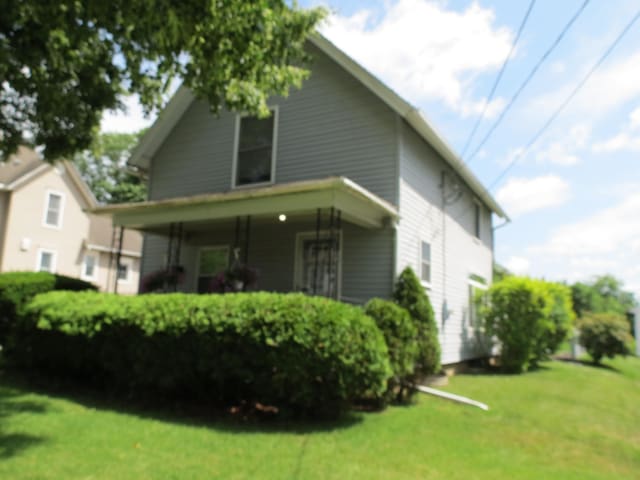 1513 Joy Ave, Jackson, MI 49203 - back of house featuring a lawn