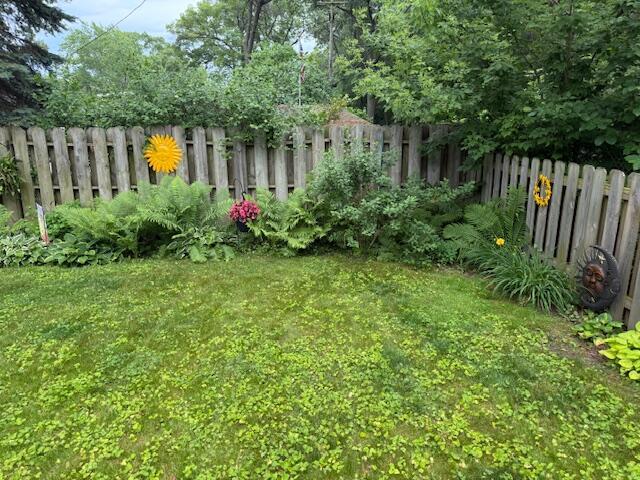 2975 Princeton Ct, Muskegon, MI 49441 - view of yard