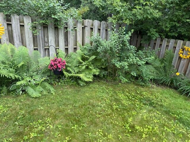 2975 Princeton Ct, Muskegon, MI 49441 - view of yard