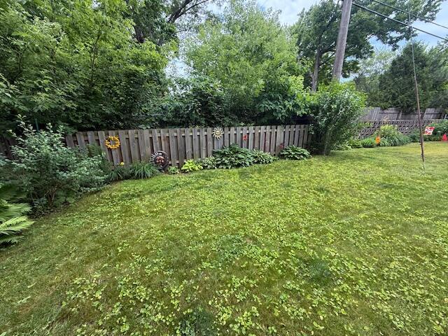 2975 Princeton Ct, Muskegon, MI 49441 - view of yard