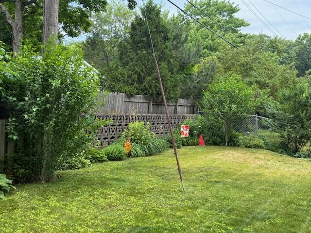 2975 Princeton Ct, Muskegon, MI 49441 - view of yard