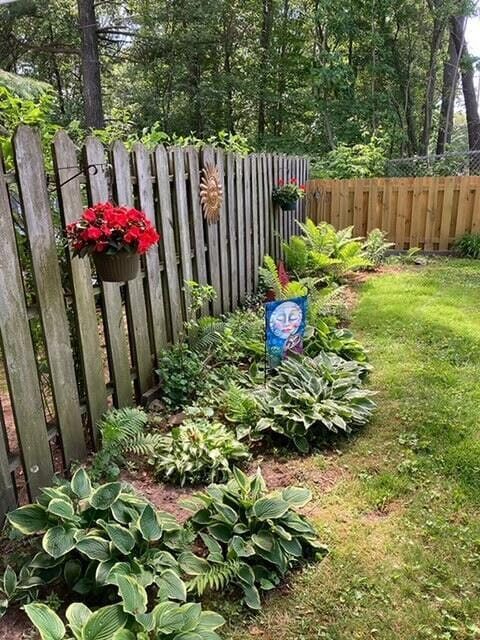 2975 Princeton Ct, Muskegon, MI 49441 - view of yard