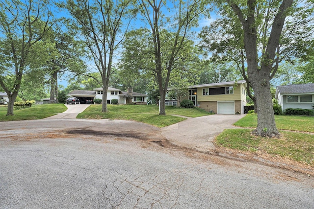 2975 Princeton Ct, Muskegon, MI 49441 - view of front of house featuring driveway, an attached garage, and a front yard