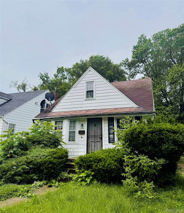 18241 Kentfield St, Detroit, MI 48219 - bungalow featuring roof with shingles
