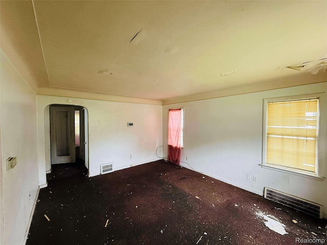 18241 Kentfield St, Detroit, MI 48219 - empty room featuring arched walkways and carpet floors