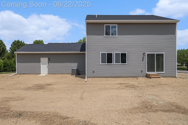 1013 Lancaster St, Lapeer, MI 48446 - rear view of house