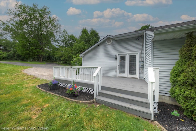 1320 W Drahner Rd, Oxford, MI 48371 - deck with a lawn
