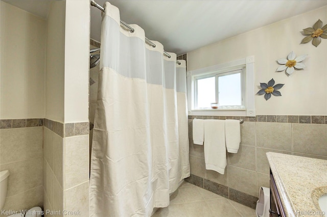 1320 W Drahner Rd, Oxford, MI 48371 - full bath with tile walls, tile patterned flooring, a wainscoted wall, vanity, and curtained shower