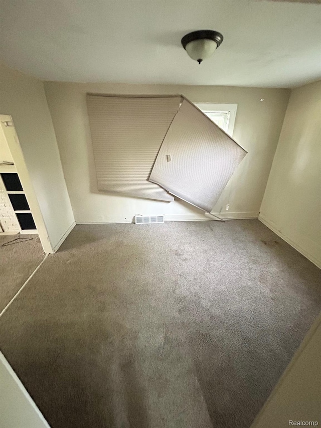 523 Grace St, Flint, MI 48503 - unfurnished living room featuring carpet