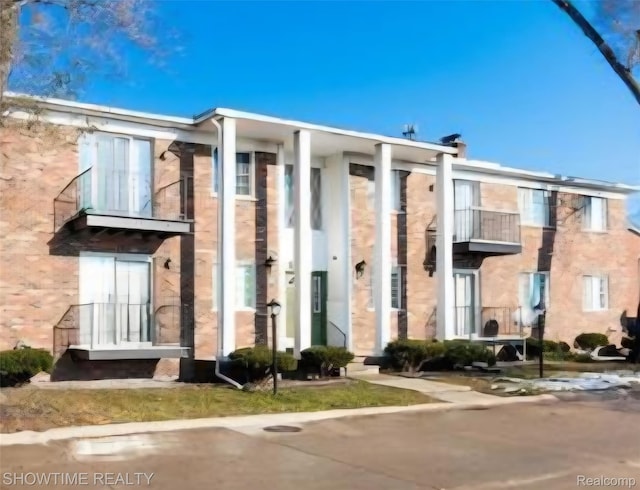 39417 Van Dyke Ave Unit 602, Macomb, MI 48313 - photo 1
