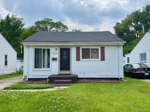 20817 Atlantic Ave, Warren, MI 48091 - bungalow-style home with a front yard and a shingled roof