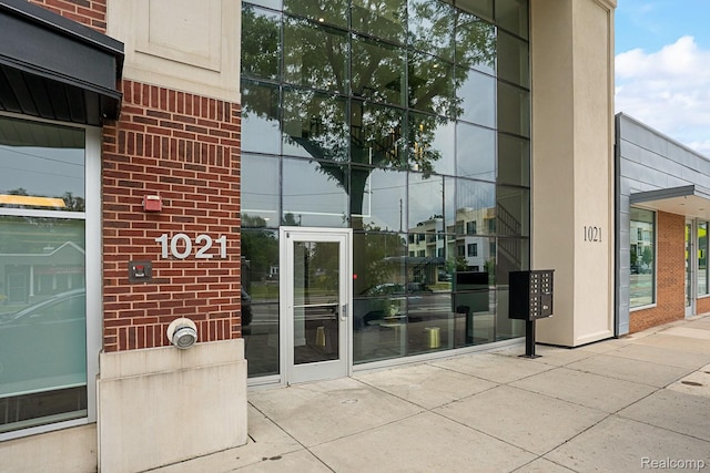 1021 S Washington Ave Unit G, Royal Oak, MI 48067 - property entrance with brick siding
