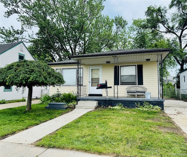 14276 Hobart Ave, Warren, MI 48089 - bungalow-style house featuring covered porch and a front yard