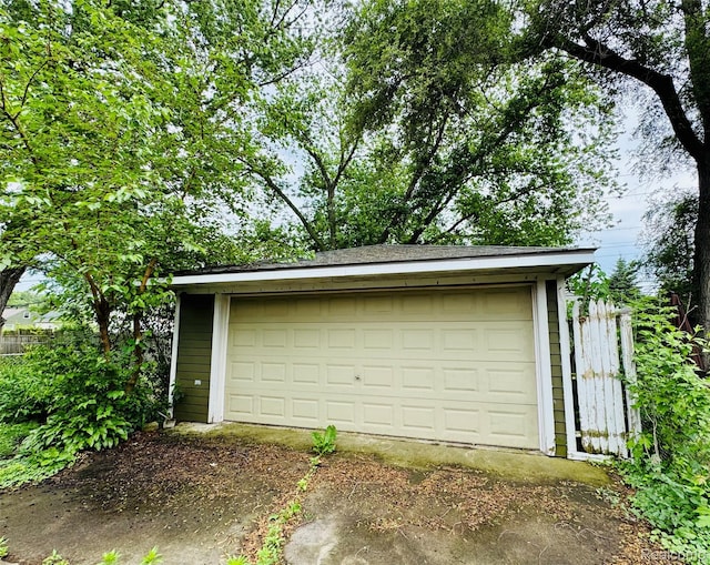 14276 Hobart Ave, Warren, MI 48089 - view of detached garage