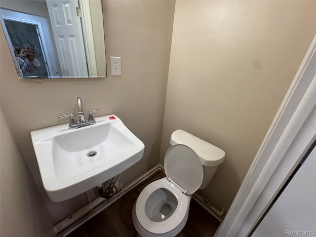 14276 Hobart Ave, Warren, MI 48089 - bathroom featuring a sink and toilet