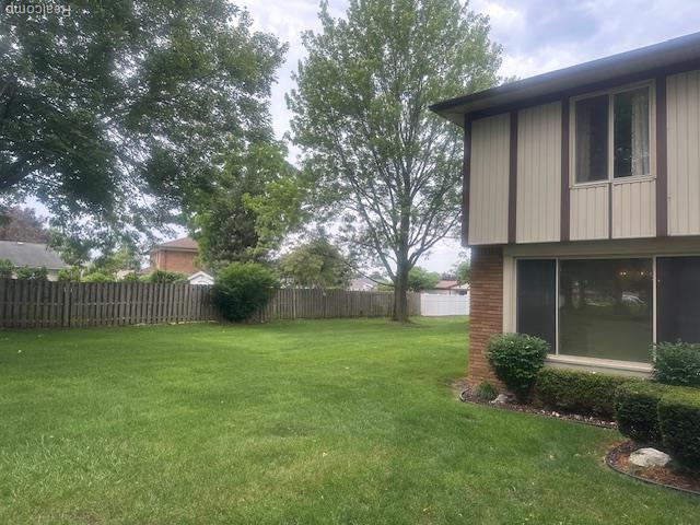 32306 Barclay Sq, Warren, MI 48093 - photo 2