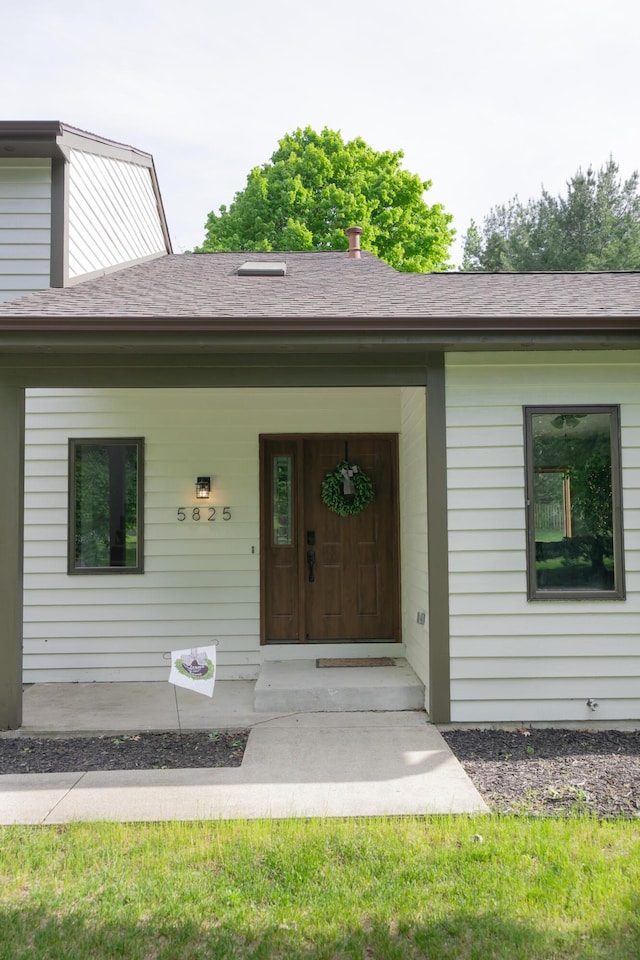 5825 Saddle Club Dr, Kalamazoo, MI 49009 - entrance to property with a shingled roof