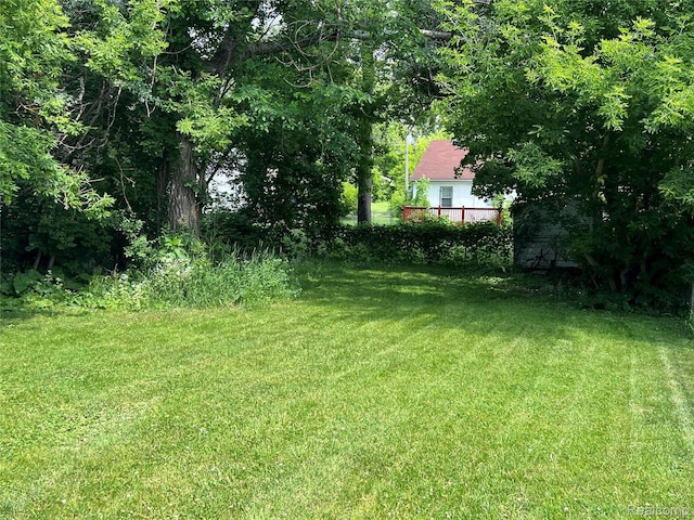 182 Crystal Lake Dr, Pontiac, MI 48341 - view of grassy yard